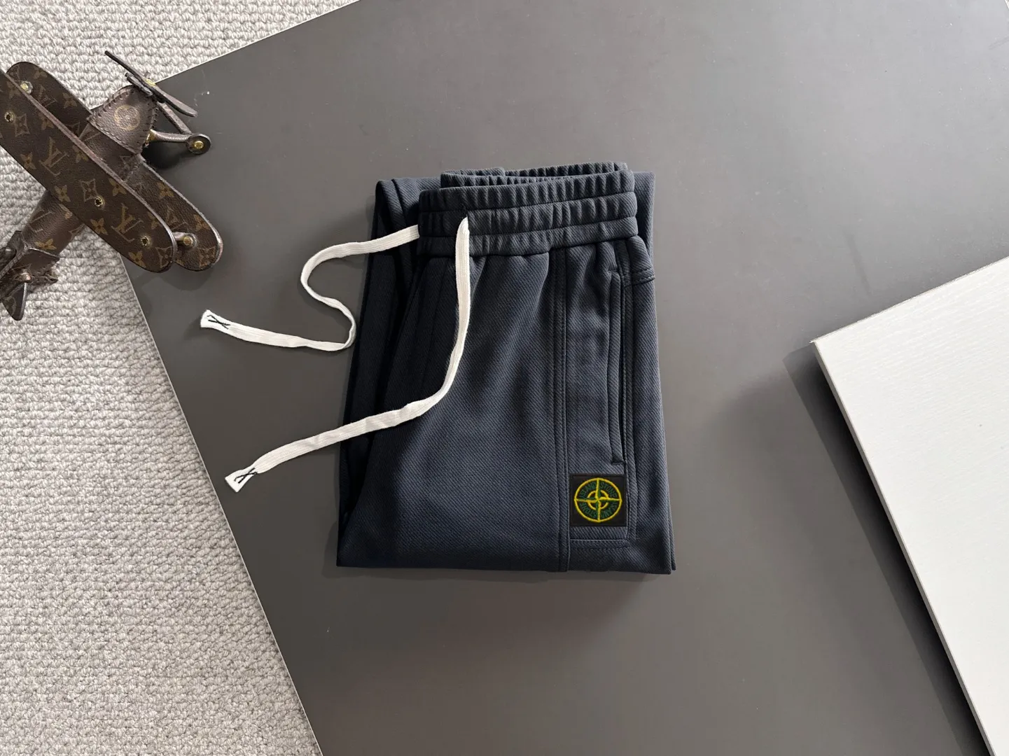 Next day shipment P360 2025 new autumn elastic band casual pants, thick custom-made fabrics, high breathability and comfort, impeccable details, brand element design concept, reflecting high quality. It feels delicate and soft! It presents a casual cut and the upper body shape is great! Size: M-4XL